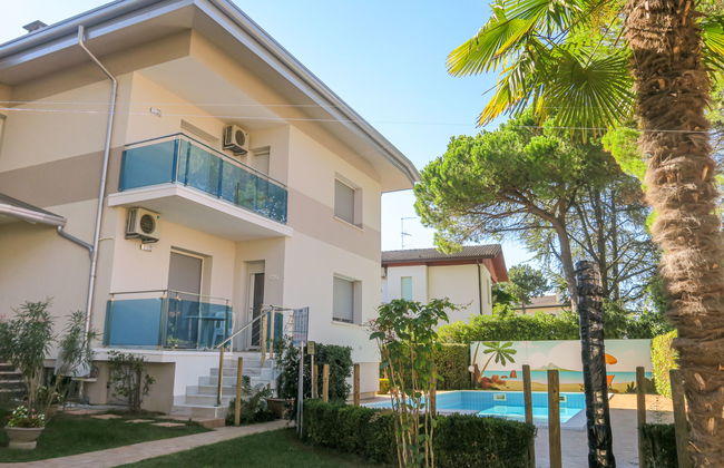 2 bedroom Apartment in Lignano Sabbiadoro with swimming pool and garden - Photo 15