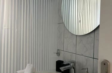 Salt & Soul downtown apartment - Photo 9