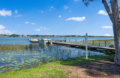 Lake Placid Home Boat Parking and Clubhouse Access by RedAwning - Foto 38