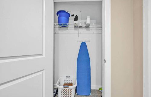 LAKE VIEW Sky-Suite in the Heart of Downtown! - Photo 30