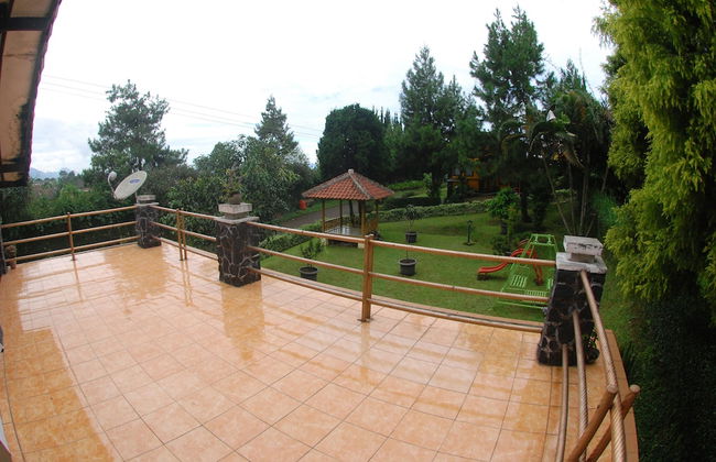 Villa ChavaMinerva Istana Bunga-Lembang - Photo 21