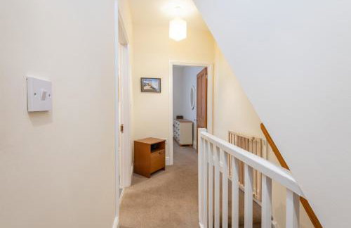 Sleeps 5 - 3 Bedrooms - walk to the square hosted Happy Valley cast - Foto 39