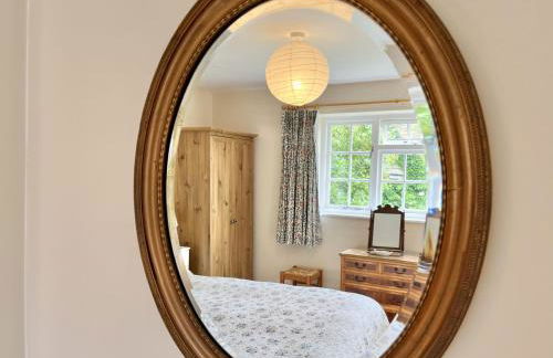 Library Cottage by inspirestays-com - Foto 11