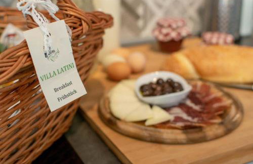 VILLA LATINI - Ideal for a family vacation. Heated pool. Local breakfast optional available - Foto 29