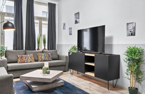 Tolles Design, hochwertig, Vollausstattung, 3 Zimmer, großes Bad & Gäste-WC, große Küche, 3 x Smart TV, 11 min zum Hbf Duisburg - Photo 5