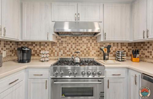 The Splash Society-Pool, Spa, Games, and Vibes - Photo 24