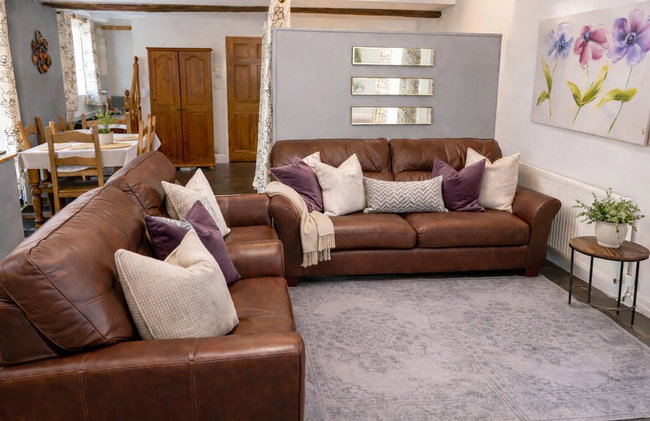 Romeo Cottage - Sleeps 4 - Open Plan Barn - Private Hot Tub & Garden - Foto 10