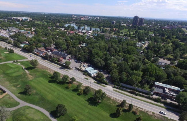 The Retro Escape City Park Hot Tub & Movie Theater - Foto 26