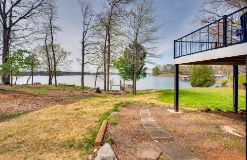 Lakefront Troutman House with Spectacular Sunsets! - Foto 34