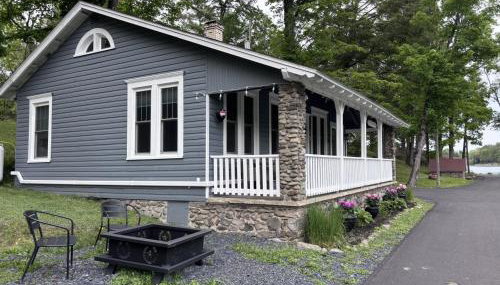 Lakefront Couples Retreat in the Poconos - Photo 5