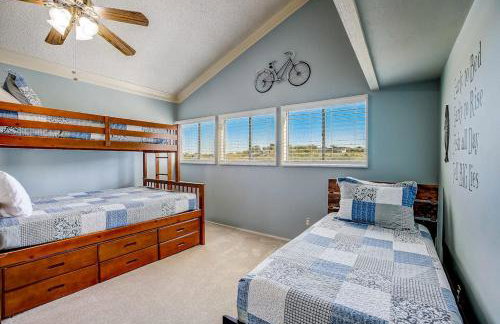 Stunning Lakefront Home with 2 Patios, Chef's Kitchen, & Lake Access - Foto 29