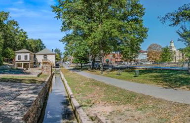 Camp Dancing Bears - Wifi, Riverfront, Pet Friendly, Fire Pit, Grill, Deck, Fishing, Games, Fireplace, King Bed - Photo 48