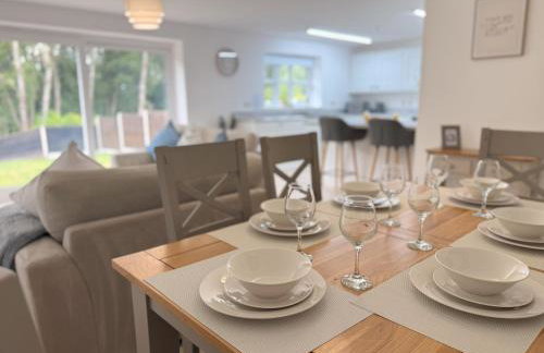 Low Street Escape 3 Bed, Sleeps 9, Gated Drive, WiFi, Contractors - Foto 1