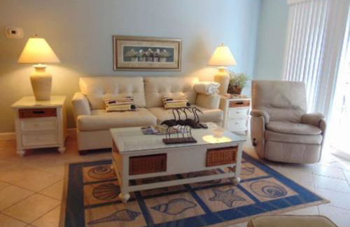 A3 tile floors pet friendly easy access downstairs faces nice grassy area Close to pool - Foto 1