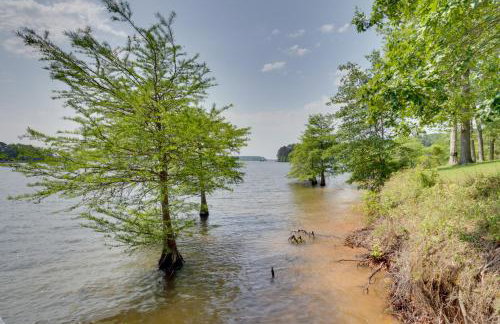 Beautiful Toledo Bend Retreat with Private Dock - Foto 34