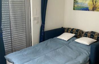 Gemütliche und voll ausgestatette 2 Zimmer Ferienwohnung am Wörthsee mit Terrasse, Grill, Schaukel, Doppelbett oder getrennte Betten fußläufig zu S-Bahn nach München und See, ideal zum Entspannen aber auch zum Arbeiten - Foto 8