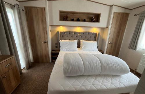 L60, Two bedroom caravan - California Cliffs, Parkdean Resort, Scratby - Sleeps 6, bed linen, towels plus Wi-Fi included - Sorry no pets - Foto 14