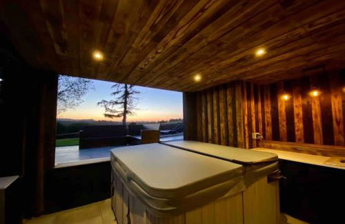 Luxury Accom with Amazing Views over Rudyard Lake - Photo 23