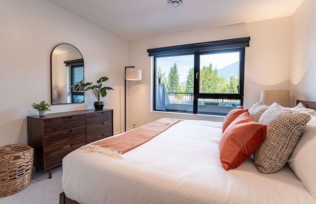 Huckin' Harry's by Revelstoke Vacations - Photo 2