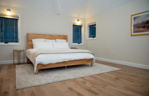 New Farmhouse, King Beds, Game Room, Hot Tub & View! - Foto 57