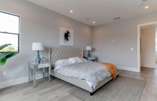Luxury Modern 4 Bedroom 4 Bathroom Home with Rooftop Deck #4 - Foto 22