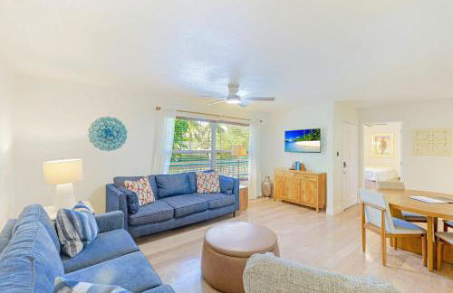 Newly remodeled 8-steps to sand path of Beach! Unit D - Foto 1