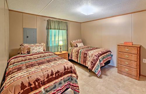 Waterloo Home with Fire Pit - half Mi to Boat Ramp! - Foto 24