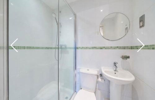 Amazing River view 2 bedroom apartment, sleeps 6, balcony and parking - Foto 18