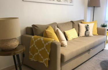 Designer's Flat - 3 Bdrm - Wifi - Best Location - Photo 1