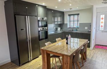 Lux House, Jennett's Park - Photo 1