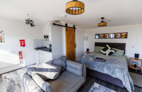 Modern Barn Conversion - Photo 8