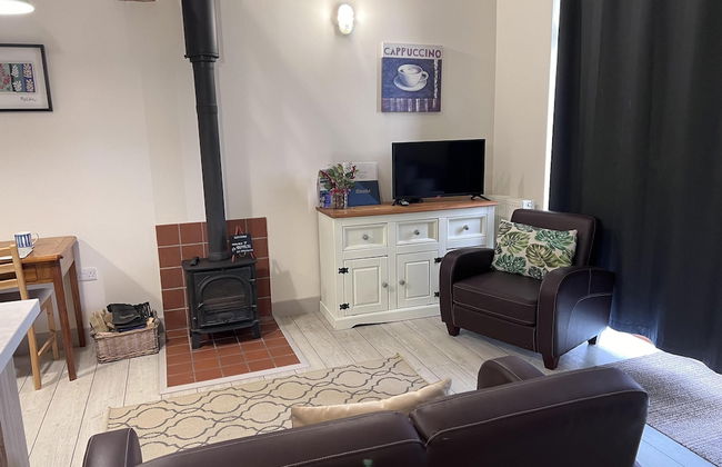 Poachers Hut 1-bed Cottage, Sleeps 2, Pet Friendly - Photo 6