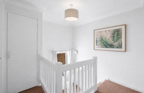 Stylish Duplex Apartment - Close to City Centre - Free Parking, Balcony, Self-Check-In, Fast WiFi and Smart TVs by Yoko Property - Foto 16