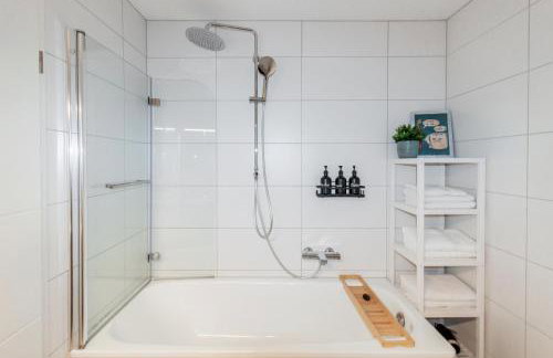 Ferienwohnung "Kapellmeister" mit Klimaanlage in allen 4 Schlafbereichen, großes Wohnzimmer mit Smart TV und Big Sofa - Photo 11