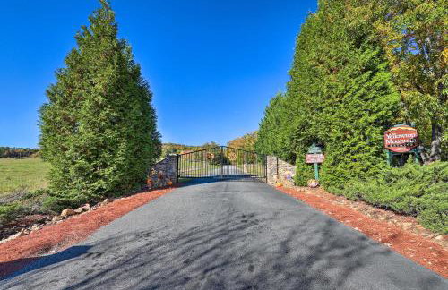 Bring a Pet! Mtn-View Bostic Retreat with Deck - Foto 32