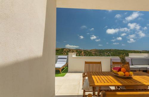 Apartamento con terraza, piscina y parking - Foto 35