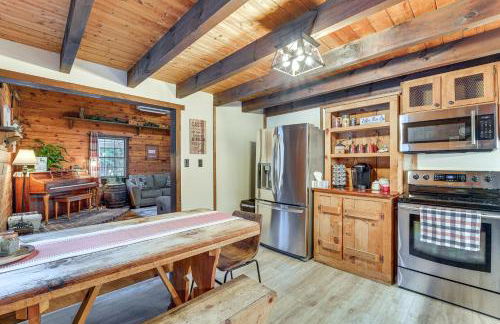 Family-Friendly Tyrone Cabin with Deck Near Hiking - Foto 6