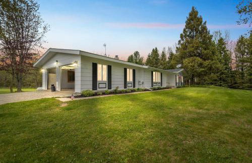 Serene Riverside Retreat home - Foto 7