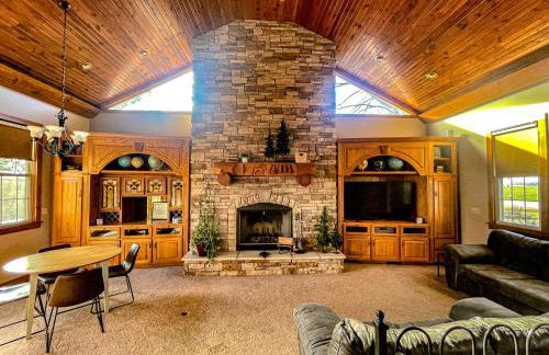 Charming School House with Large Pool - Foto 9