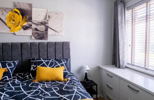 Spacious Cosy 3-Bedroom Home - Photo 26