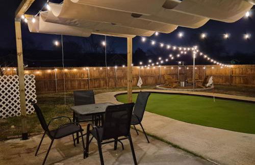 Stylish Newly Remodeled Home with Putting Green - Foto 18