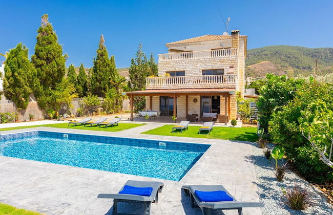 Villa Beach Heaven in Pomos - Foto 1