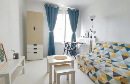 Charming studio in a great location - Photo 1