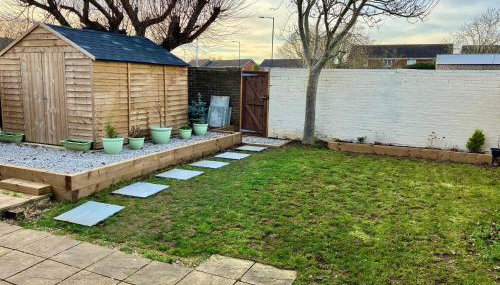 Central & Cosy, Home from Home with Large Garden & Free Parking, Bournemouth - Foto 3, Garden