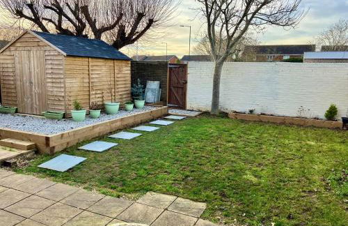 Central & Cosy, Home from Home with Large Garden & Free Parking, Bournemouth - Foto 3