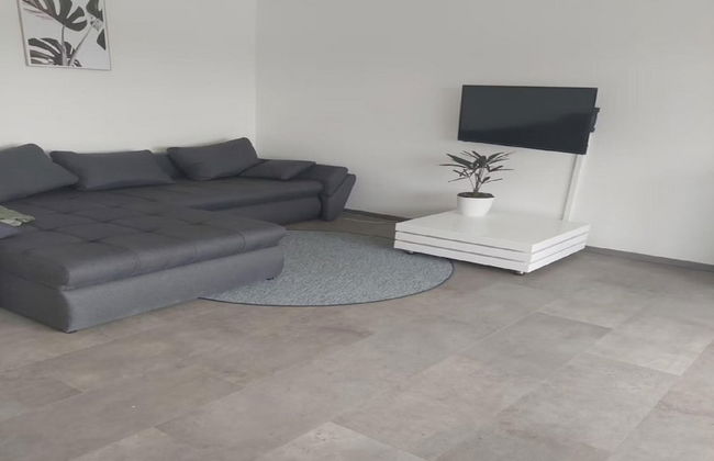 Modern Apartment With Balcony - Photo 22