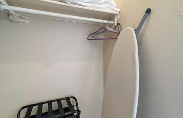 Peaceful West: 4BR Dusk Haven - Foto 28