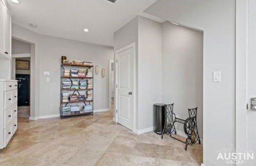 Enjoy DT Newly Renovated & Patio and Free Swim Club by Austin Vacay - Foto 20