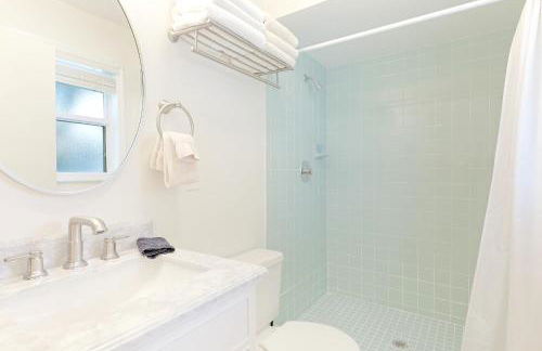 Newly remodeled 8-steps to sand path of Beach! - Foto 10