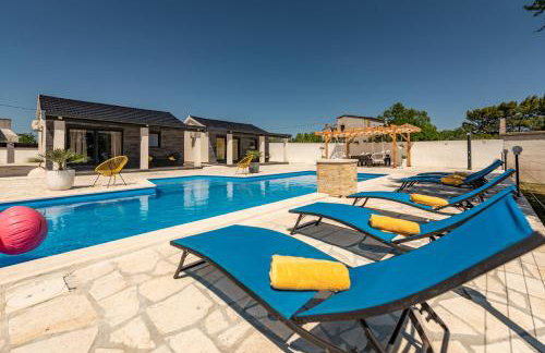 Unique Villa V with large pool - Photo 10